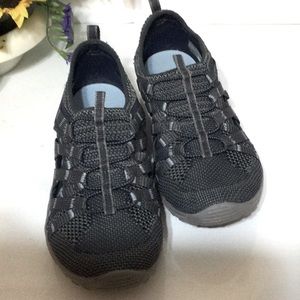 Slip on sketchers sneakers in excellent condition worn very few times.